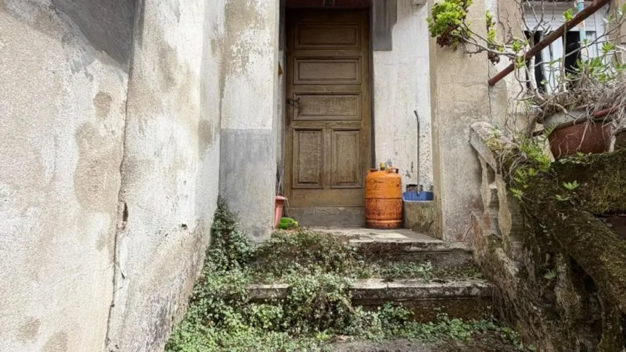 House de 5 chambres à Salas, Spain No. 2634 № 20