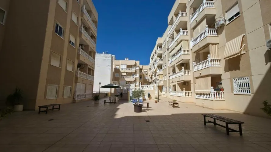 Apartment de 3 chambres à Torrevieja, Spain No. 2534