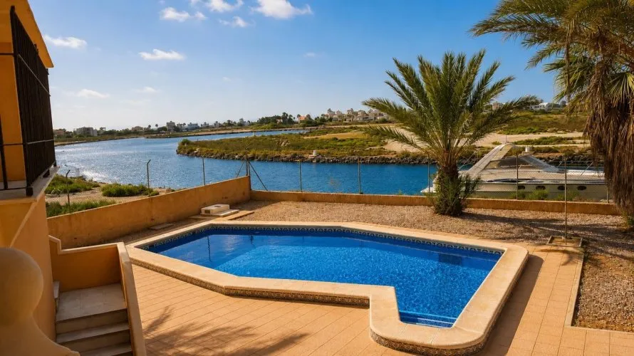 Villa de 3 chambres à La Manga del Mar Menor, Spain No. 2561 № 1