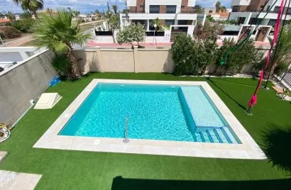 Apartment de 3 chambres à Torrevieja, Spain No. 2497