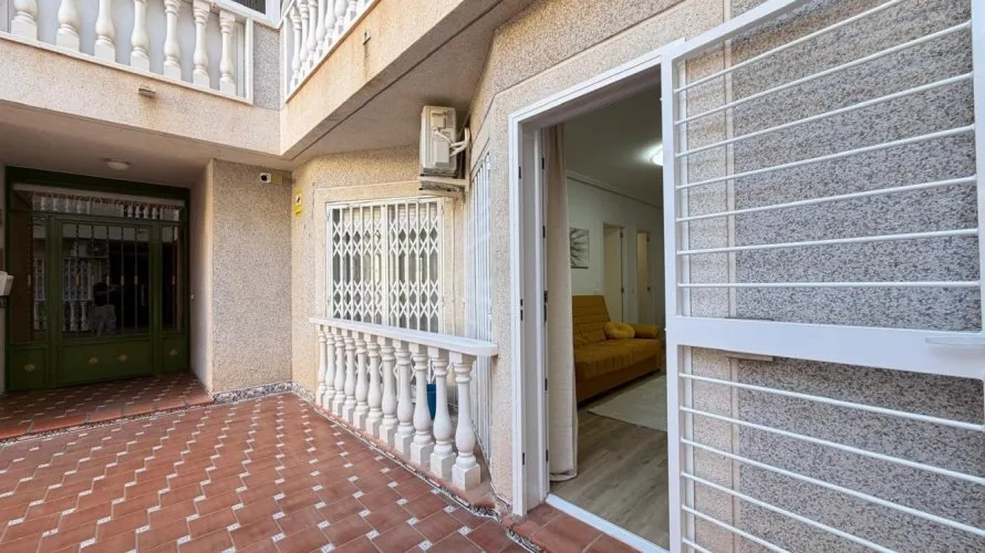 Apartment de 1 chambre à Torrevieja, Spain No. 2833 № 1