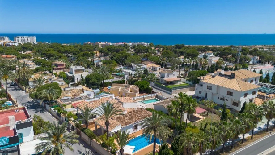 4 bedrooms villa for sale, Alicante, Spain No. 746 № 12
