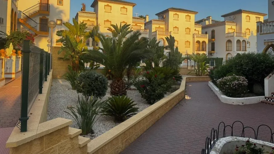 3 bedrooms apartment for sale, Torrevieja, Spain No. 795 № 21