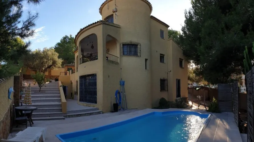 6 bedrooms villa for sale, Alicante, Spain No. 242