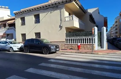 3 bedrooms house for sale, Torrevieja, Spain No. 940