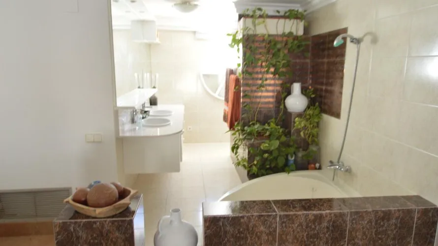 4 bedrooms villa for sale, Torrevieja, Spain No. 113 № 18
