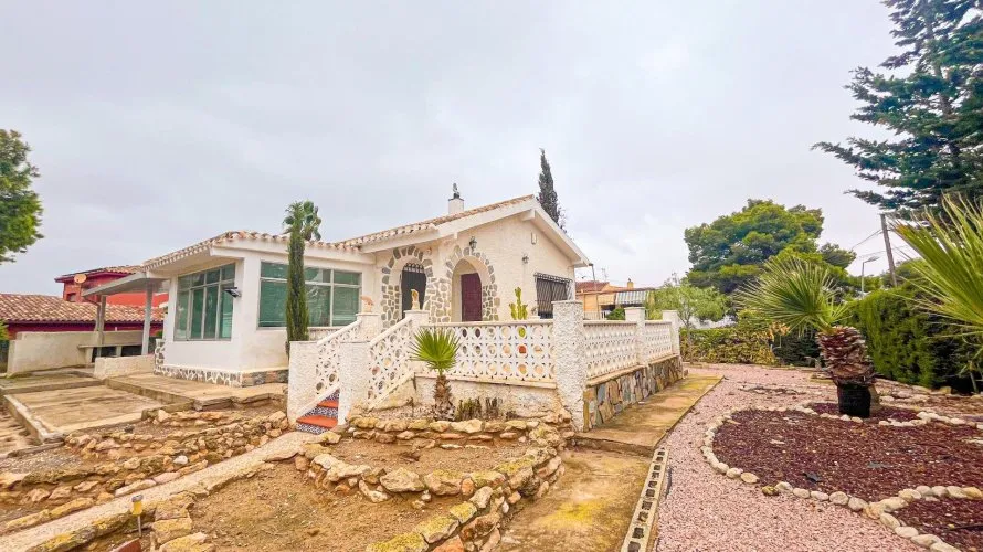 3 bedrooms villa for sale, Los Balcones, Spain No. 629 № 6