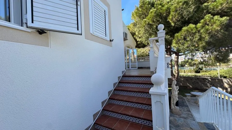 3 bedrooms villa for sale, Cabo Roig, Spain No. 106 № 10