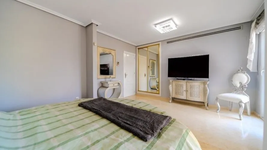 5 bedrooms villa for sale, Torrevieja, Spain No. 734 № 11