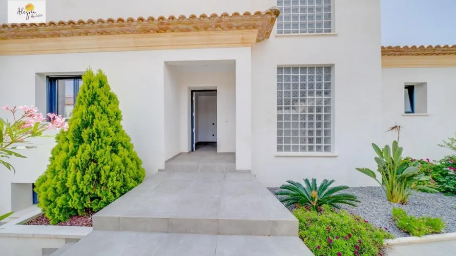 5 bedrooms villa for sale, Calpe, Spain No. 443