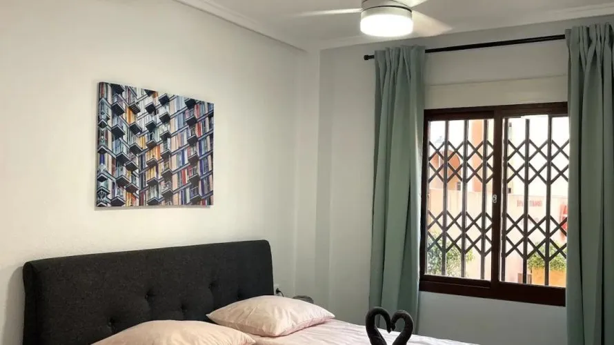 2 bedrooms apartment for sale, Torrevieja, Spain No. 933 № 11