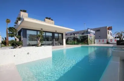 197m² villa for sale, La Zenia, Spain No. 252