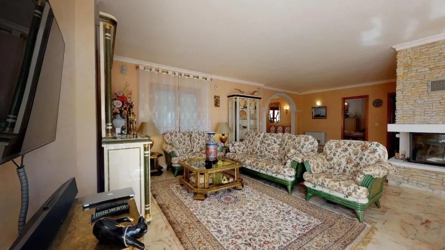 7 bedrooms villa for sale, Maryvilla, Spain No. 397 № 3
