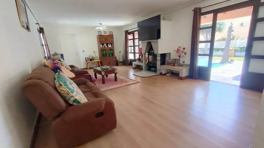 209m² house for sale, Alicante, Spain No. 950 № 1