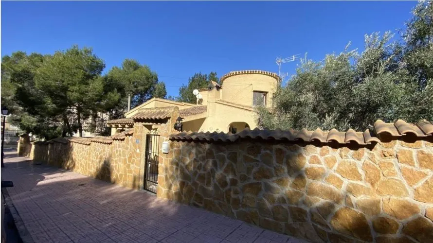 6 bedrooms villa for sale, Alicante, Spain No. 242 № 3