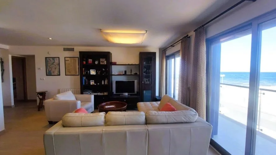 4 bedrooms apartment for sale, Torrevieja, Spain No. 561 № 7