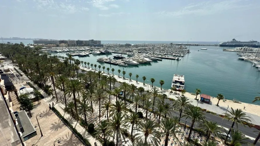 6 bedrooms penthouse for sale, Alicante, Spain No. 752 № 1