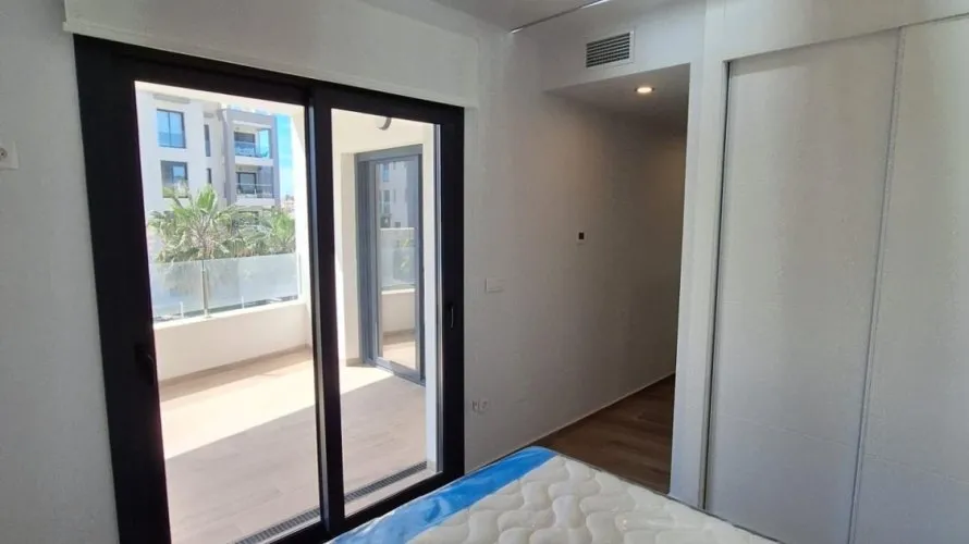 2 bedrooms apartment for sale, Villamartin, Spain No. 555 № 9