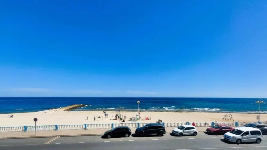 4 bedrooms apartment for sale, Torrevieja, Spain No. 561 № 1