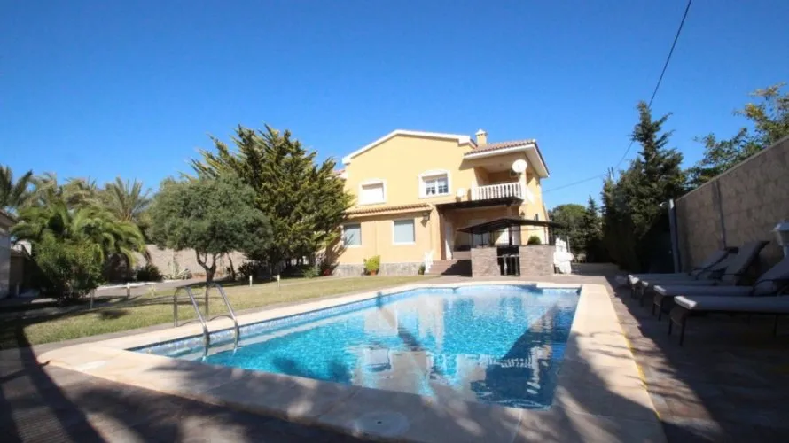 5 bedrooms villa for sale, Cabo Roig, Spain No. 563