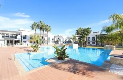2 bedrooms apartment for sale, La Zenia, Spain No. 935