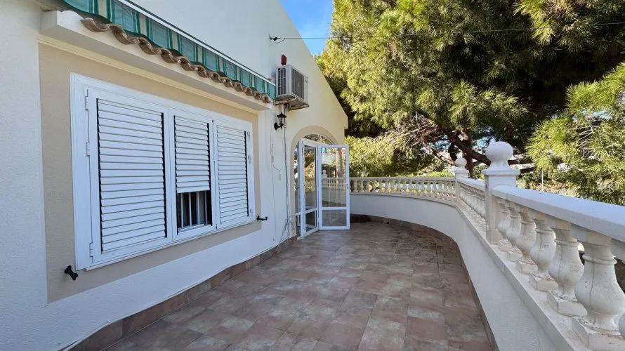 3 bedrooms villa for sale, Cabo Roig, Spain No. 106 № 11