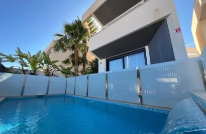3 bedrooms villa for sale, La Veleta, Spain No. 556