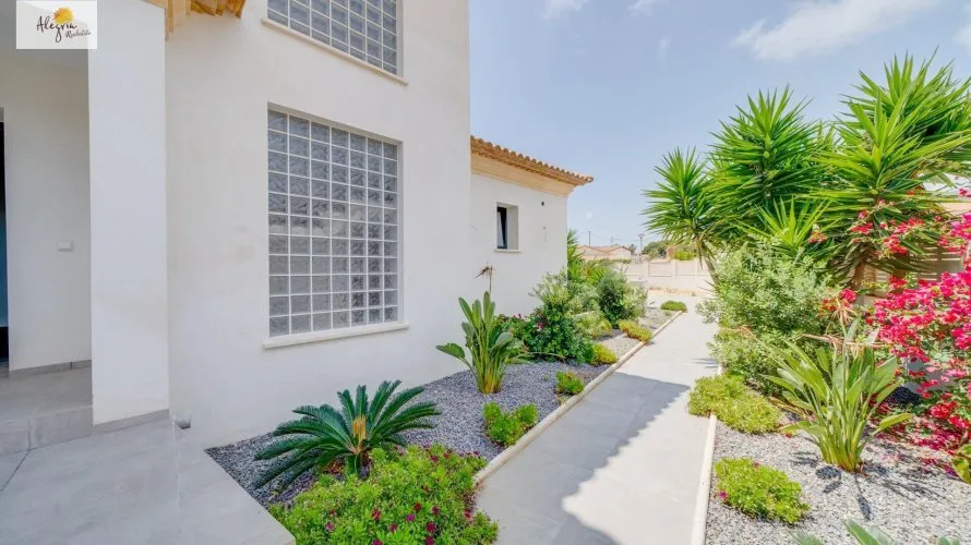 5 bedrooms villa for sale, Calpe, Spain No. 443 № 1