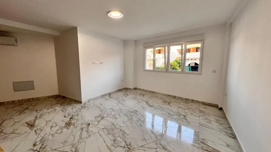1 bedroom apartment for sale, Torrevieja, Spain No. 2039 № 10