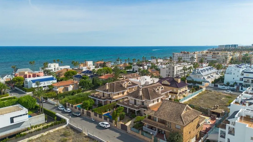 6 bedrooms villa for sale, La Veleta, Spain No. 1015 № 1