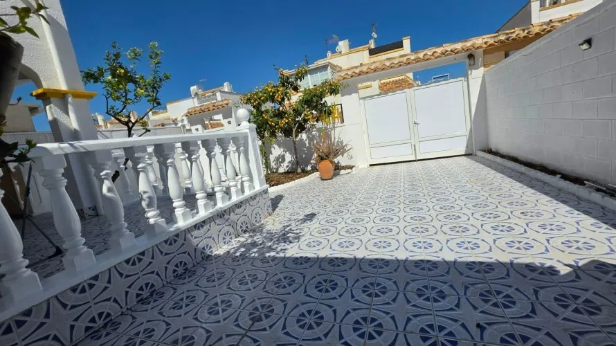 3 bedrooms house for sale, Torrevieja, Spain No. 1095 № 8