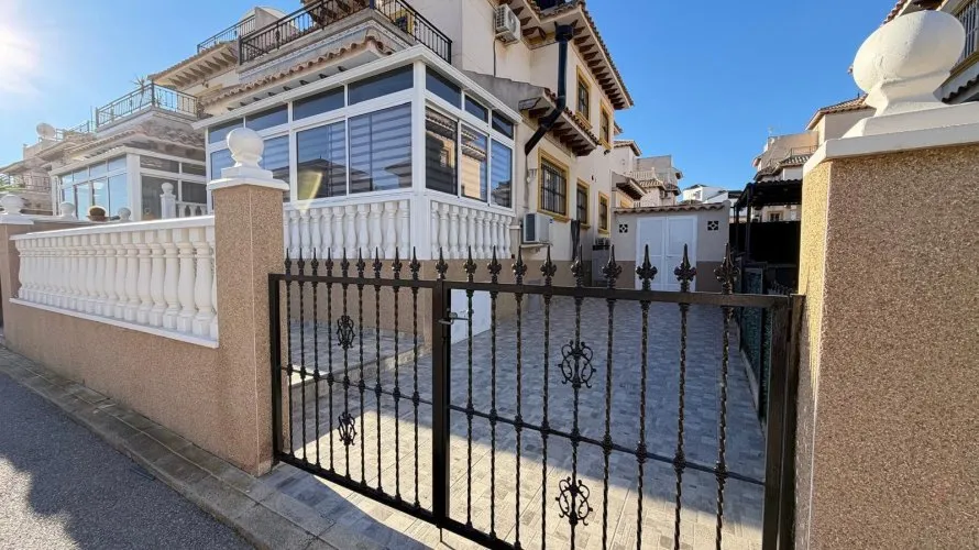 2 bedrooms house for sale, Campoamor, Spain No. 980