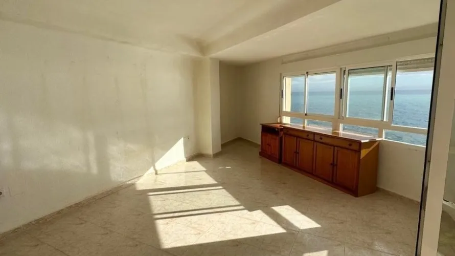 4 bedrooms apartment for sale, Torrevieja, Spain No. 977 № 1