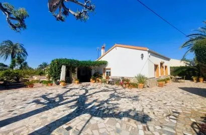 5 bedrooms house for sale, La Marina, Spain No. 1241