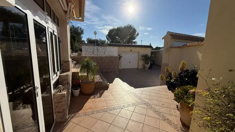 4 bedrooms villa for sale, Villamartin, Spain No. 1097 № 25