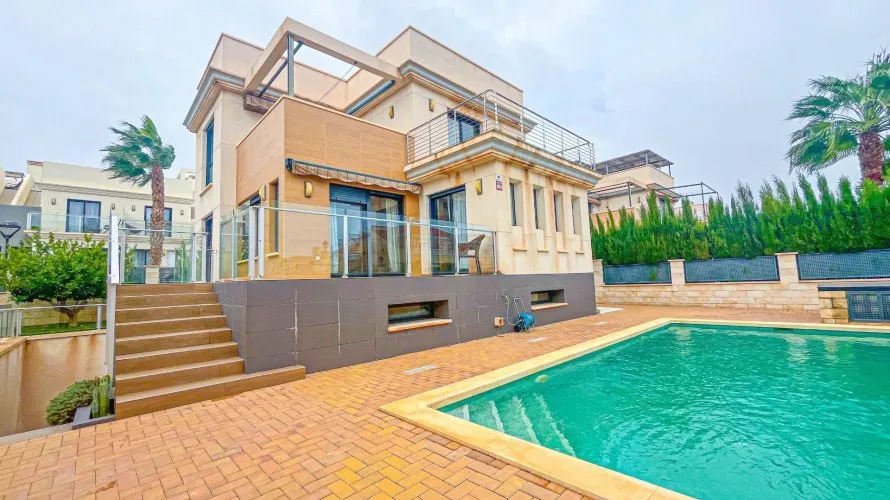5 bedrooms villa for sale, La Zenia, Spain No. 1270 № 22