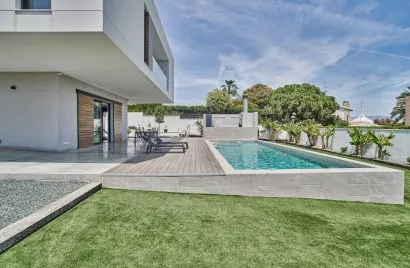 5 bedrooms villa for sale, Alicante, Spain No. 1983