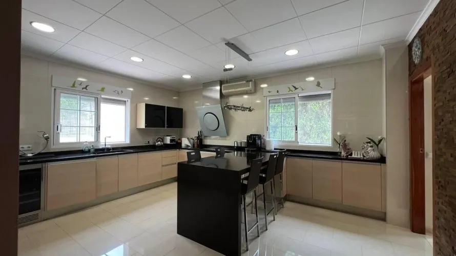 5 bedrooms villa for sale, Cullera, Spain No. 1442