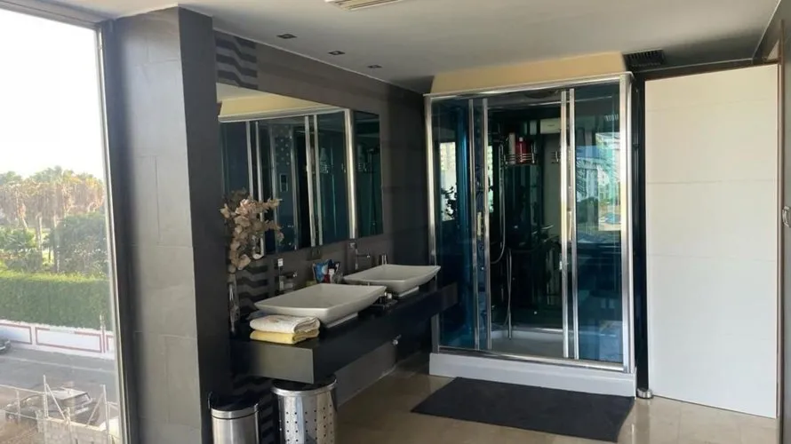 5 bedrooms villa for sale, Alicante, Spain No. 1239