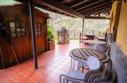8 bedrooms villa for sale, Lena, Spain No. 1243