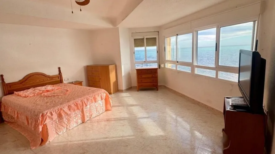 4 bedrooms apartment for sale, Torrevieja, Spain No. 977 № 17