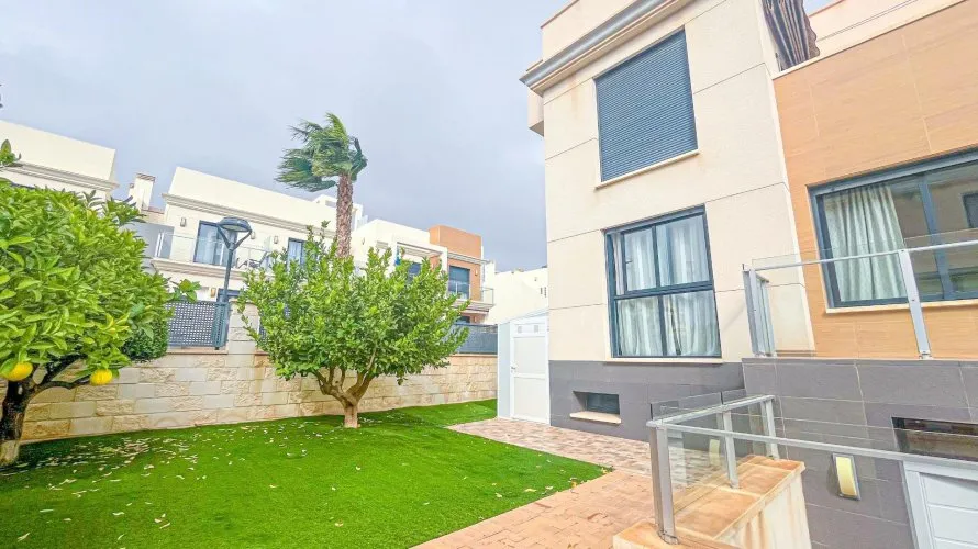 5 bedrooms villa for sale, La Zenia, Spain No. 1270 № 18