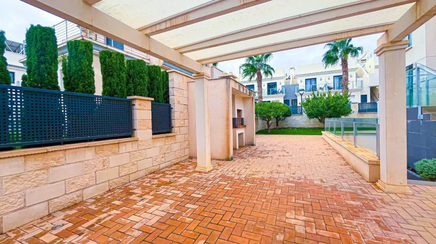 5 bedrooms villa for sale, La Zenia, Spain No. 1270 № 17