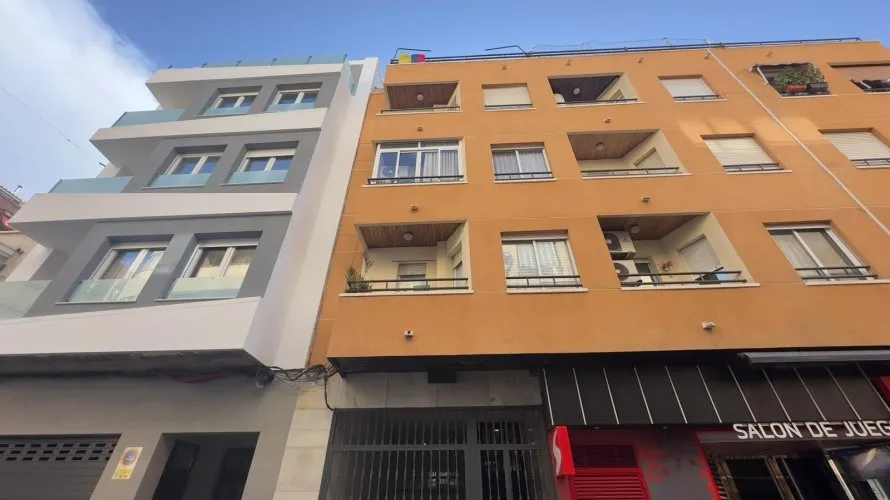 2 bedrooms apartment for sale, Torrevieja, Spain No. 2121 № 1