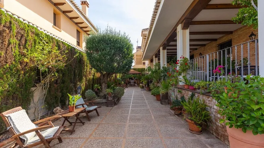 6 bedrooms villa for sale, La Veleta, Spain No. 1015 № 4