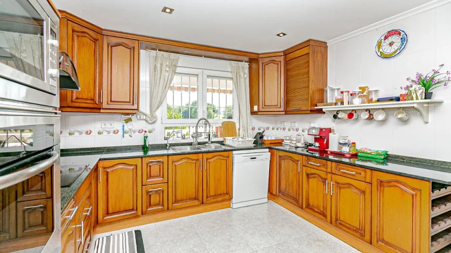 185m² villa for sale, Castilblanco de los Arroyos, Spain No. 1187 № 6