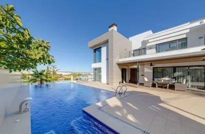 461m² villa for sale, Torrevieja, Spain No. 965