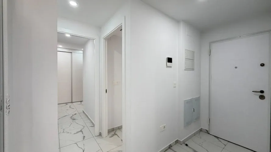 2 bedrooms apartment for sale, Torrevieja, Spain No. 1000 № 1