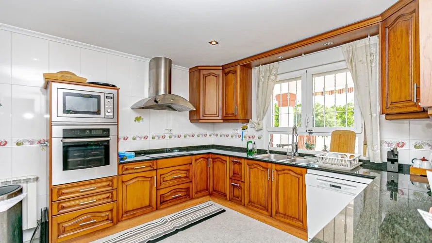 185m² villa for sale, Castilblanco de los Arroyos, Spain No. 1187 № 8