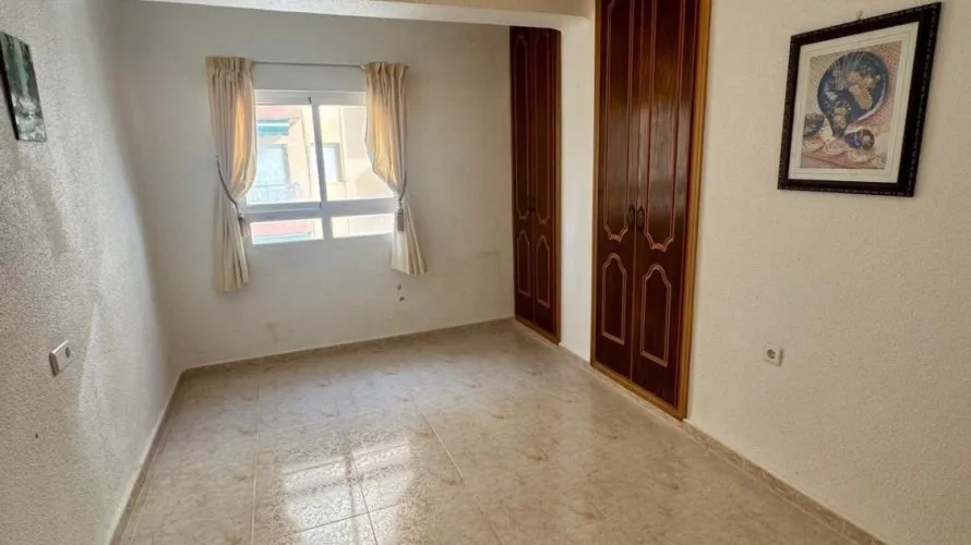 4 bedrooms apartment for sale, Torrevieja, Spain No. 977 № 11